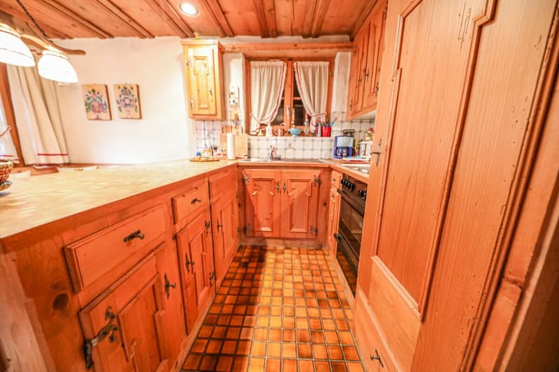 Chalet with 3 residential units, swimming pool, and garages Höhenstrasse 14 (2)