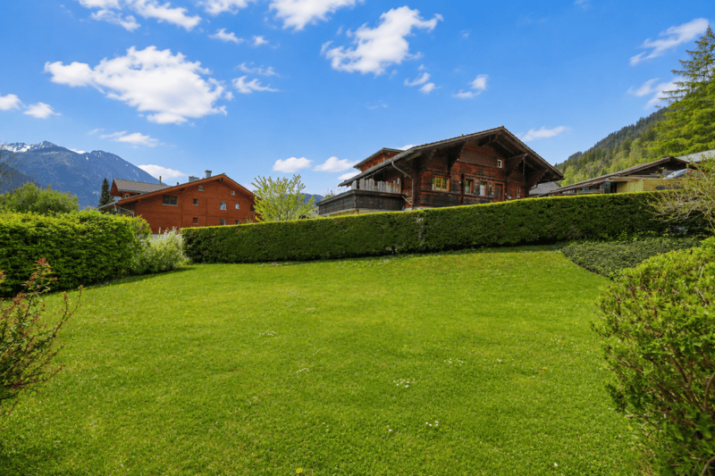 Charming 2.5-room apartment with terrace and garden (10)