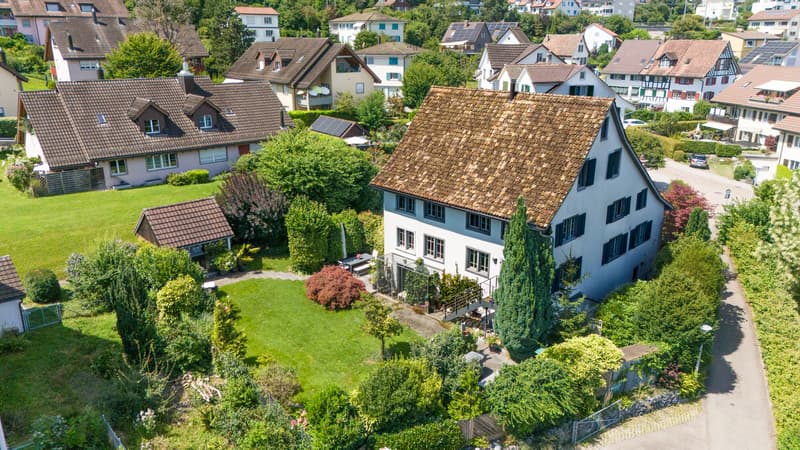 Charmantes Landhaus mit Gartenidylle (2)