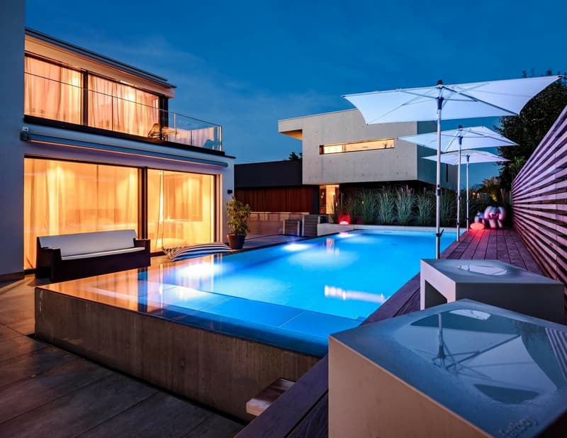 Exklusives Haus mit Pool und Seesicht. (3)