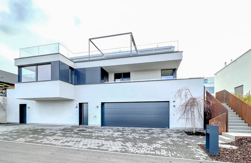 Exklusives Haus mit Pool und Seesicht. (1)