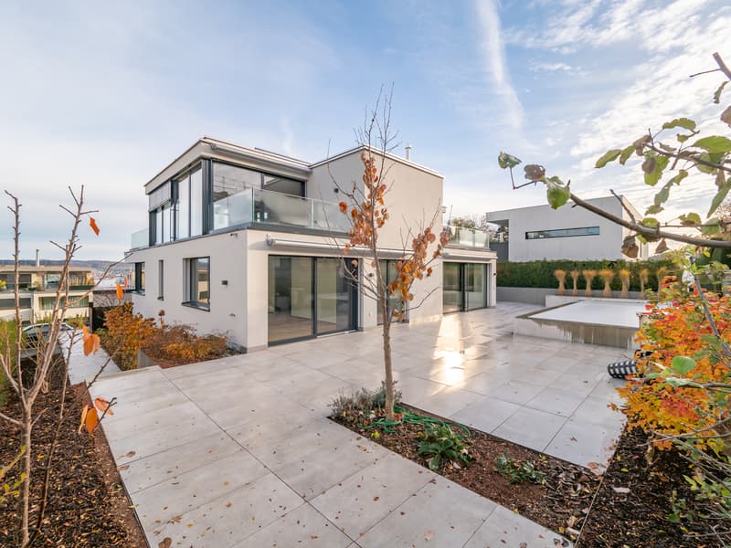 Exklusives Haus mit Pool und Seesicht. (2)