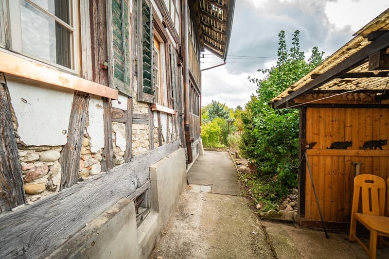 Charmantes Riegelhaus mit Stall und grosszügigem Umschwung (15)