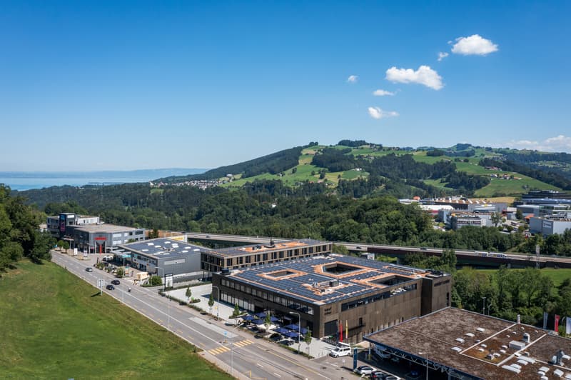 Spazi commerciali per usi medici nel Neudorf-Center (2)