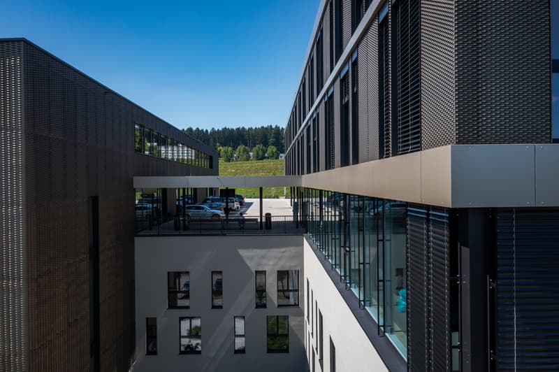 Spazi commerciali per ufficio e servizi nel Neudorf-Center (5)