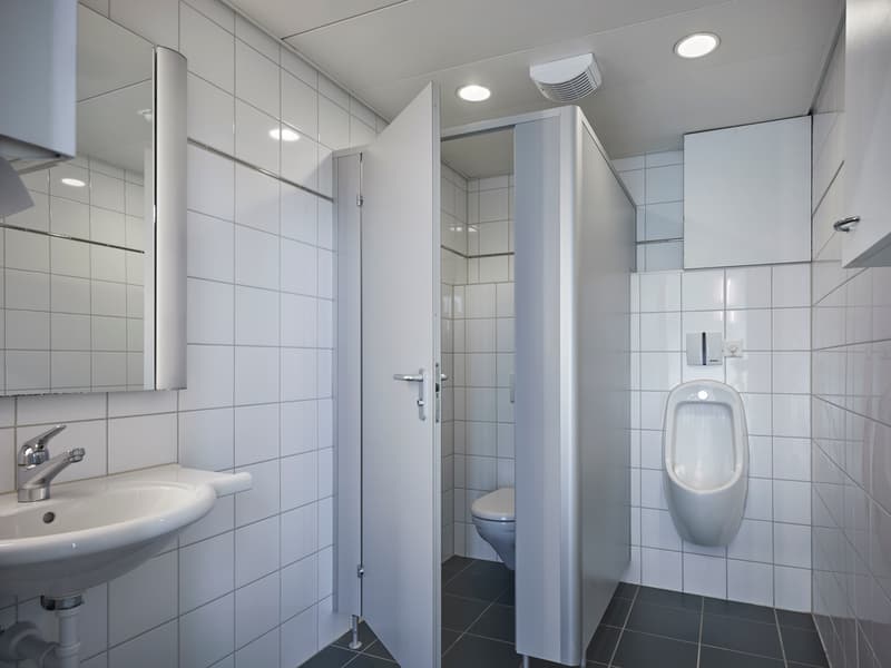 Waldeggstrasse_37_Sued_4._OG_Herren-WC.jpg