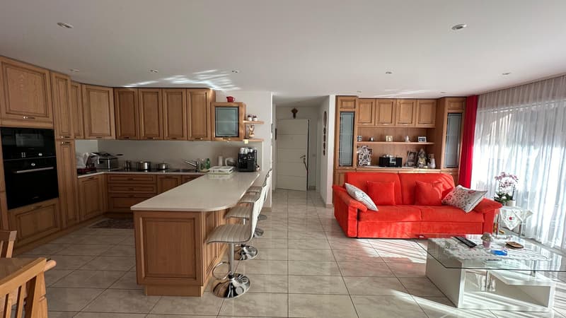 Ampio e luminoso appartamento 7.0 loc in vendita a Grono (2)