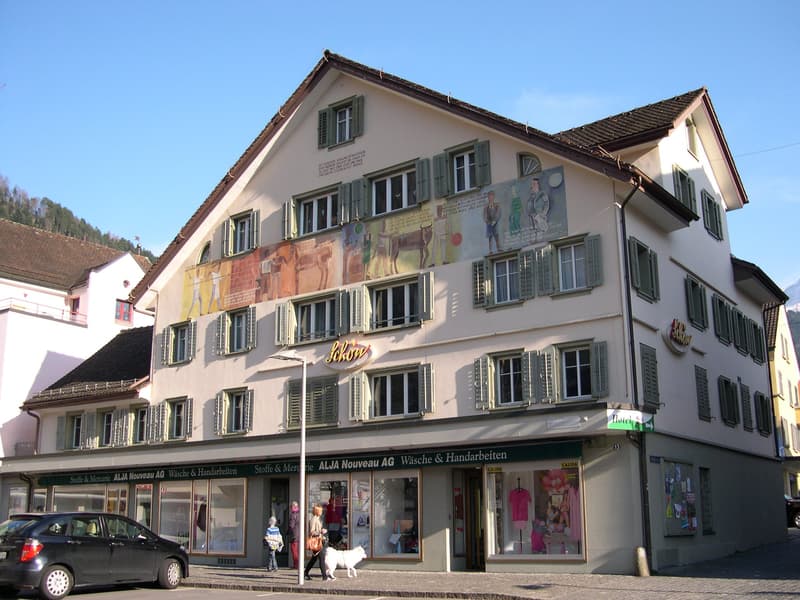 Charmante 7-Zimmer-Wohnung mitten in Altdorf (1)