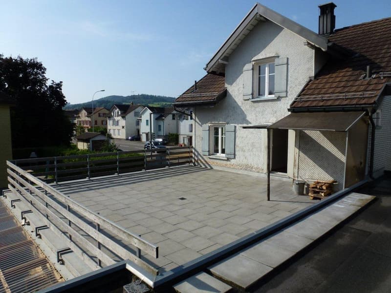 Altbau-Maisonette-Wohnung mit grosser Terrasse zu vermieten (1)