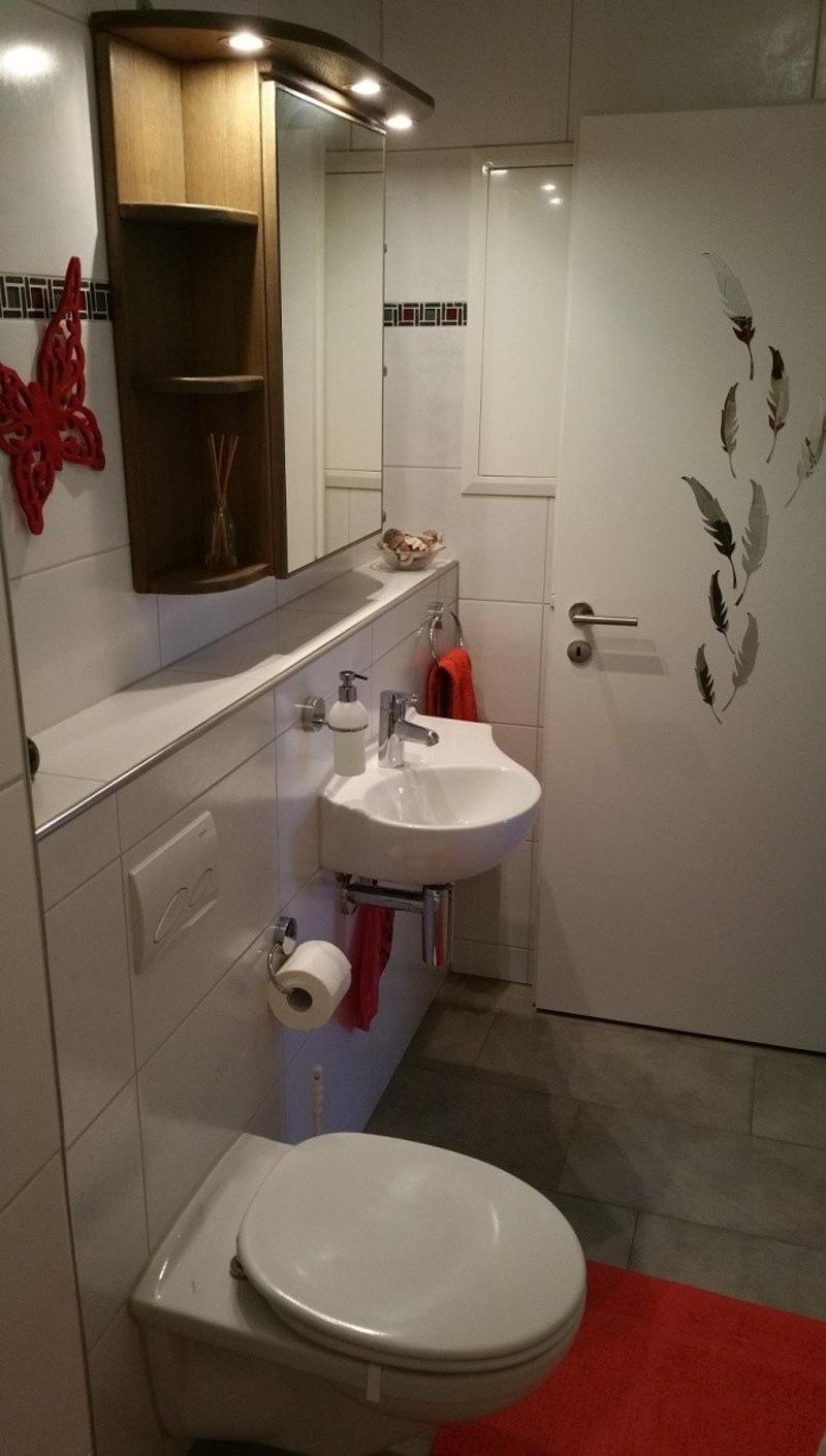Möbliertes Zimmer mit eigener Dusche/WC (2)