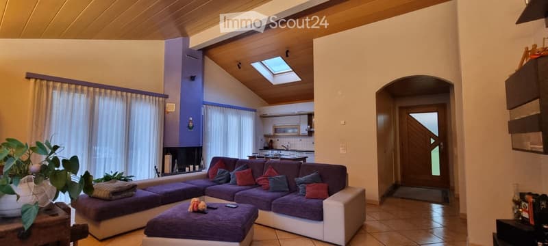 Spaziosa residenza con due unità indipendenti e ampio fondo (3)