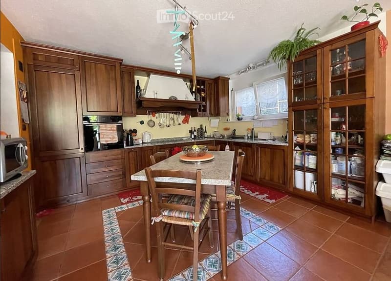 Villetta unifamiliare soleggiata immersa nel verde (5)