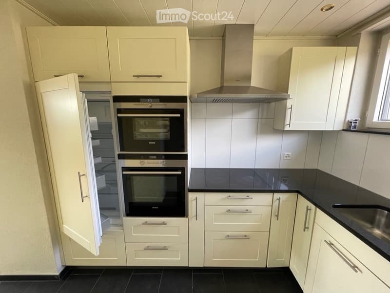 Bright 4.5-room attic apartment in 2540 Grenchen/SO - 2-family house (5)