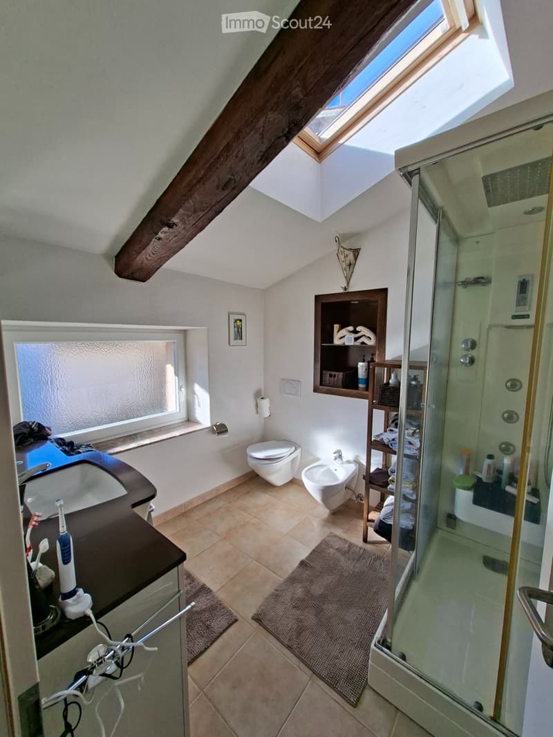 Je vends une maison de famille à Gentilino avec terrain et garage (4)