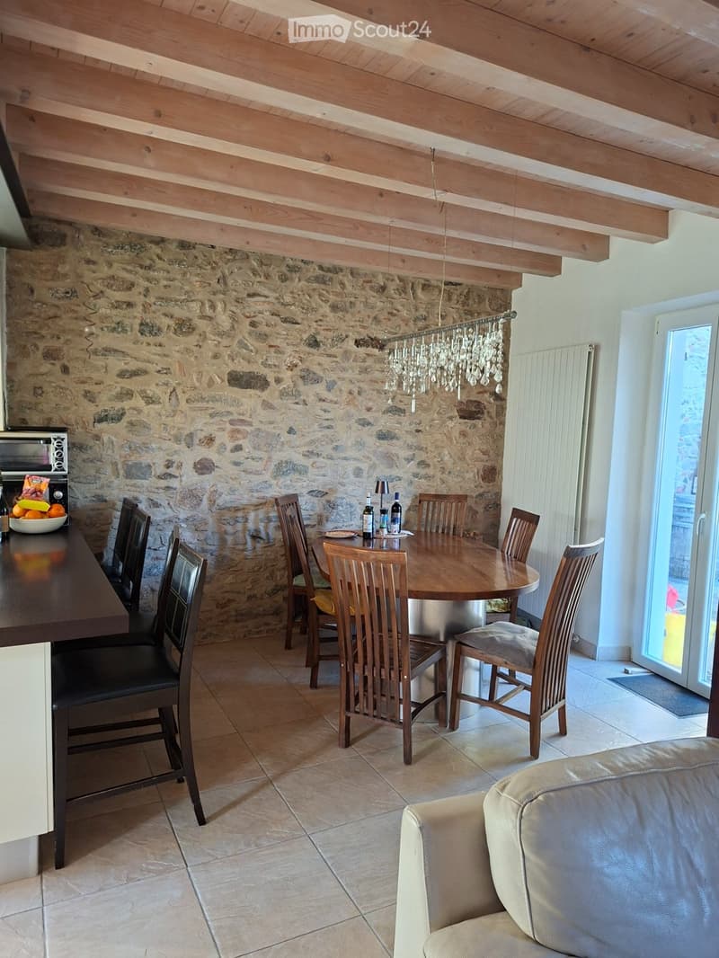 Je vends une maison de famille à Gentilino avec terrain et garage (2)