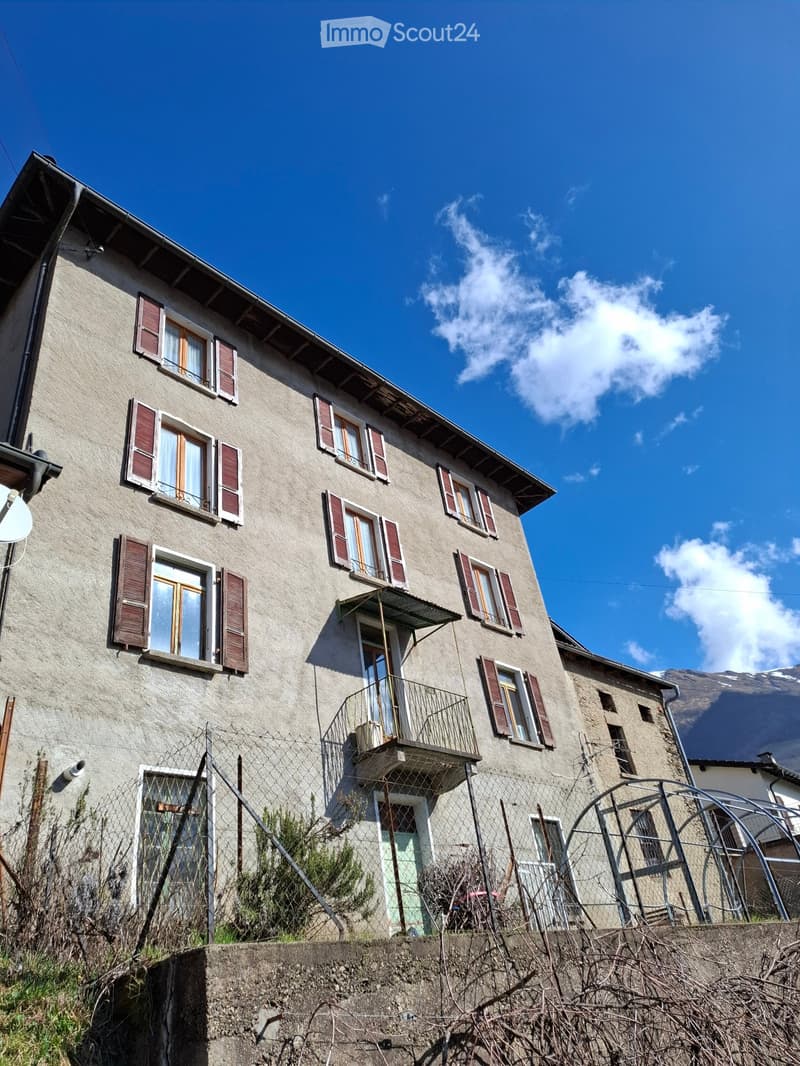 VENDESI grande casa a Colla con vista imperdibile (1)