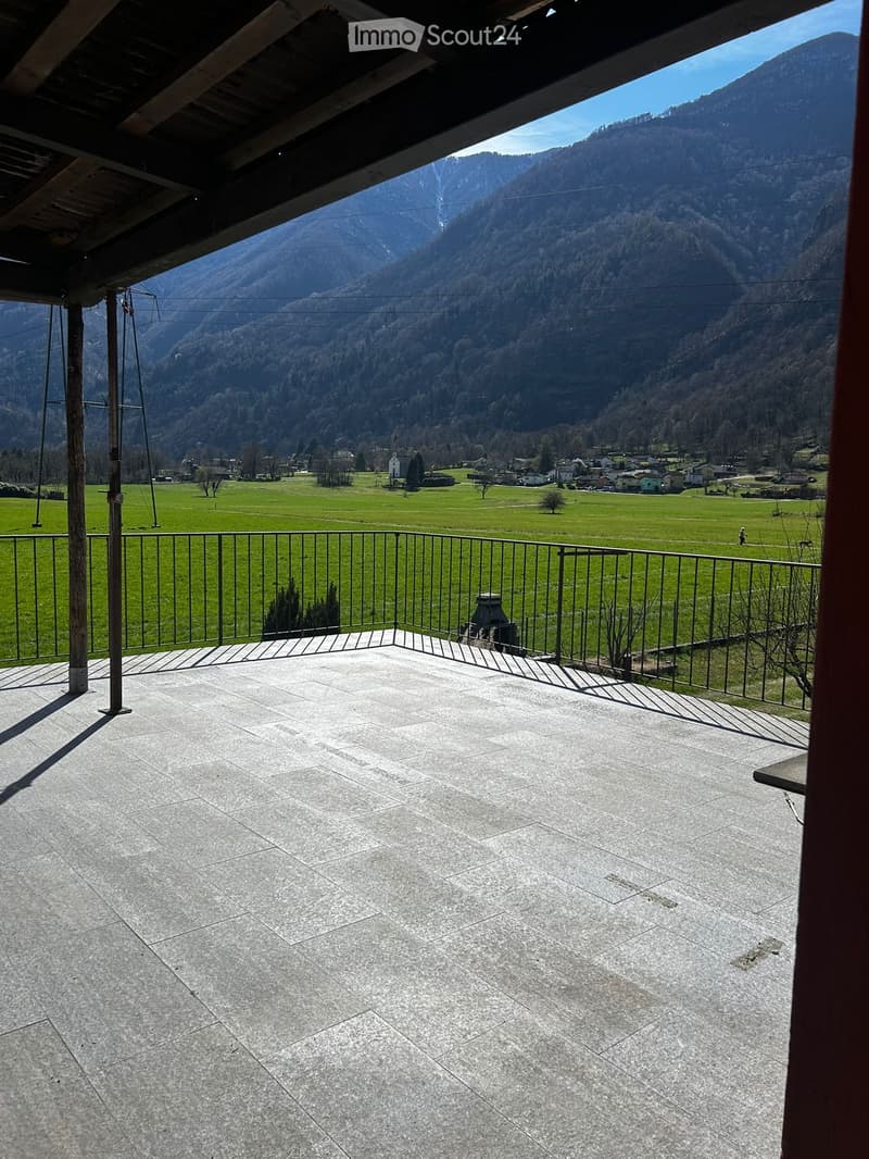 À louer dans un quartier ensoleillé et calme près de la rivière (5)