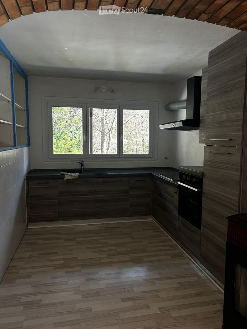 À louer dans un quartier ensoleillé et calme près de la rivière (3)