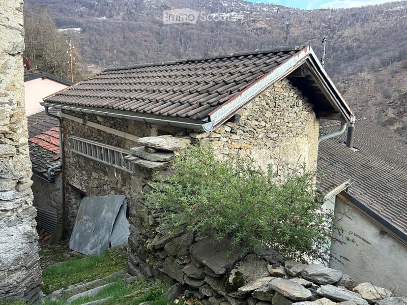 Rustique à rénover dans le noyau de Medeglia (2)