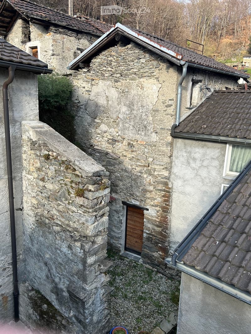 Rustique à rénover dans le noyau de Medeglia (3)