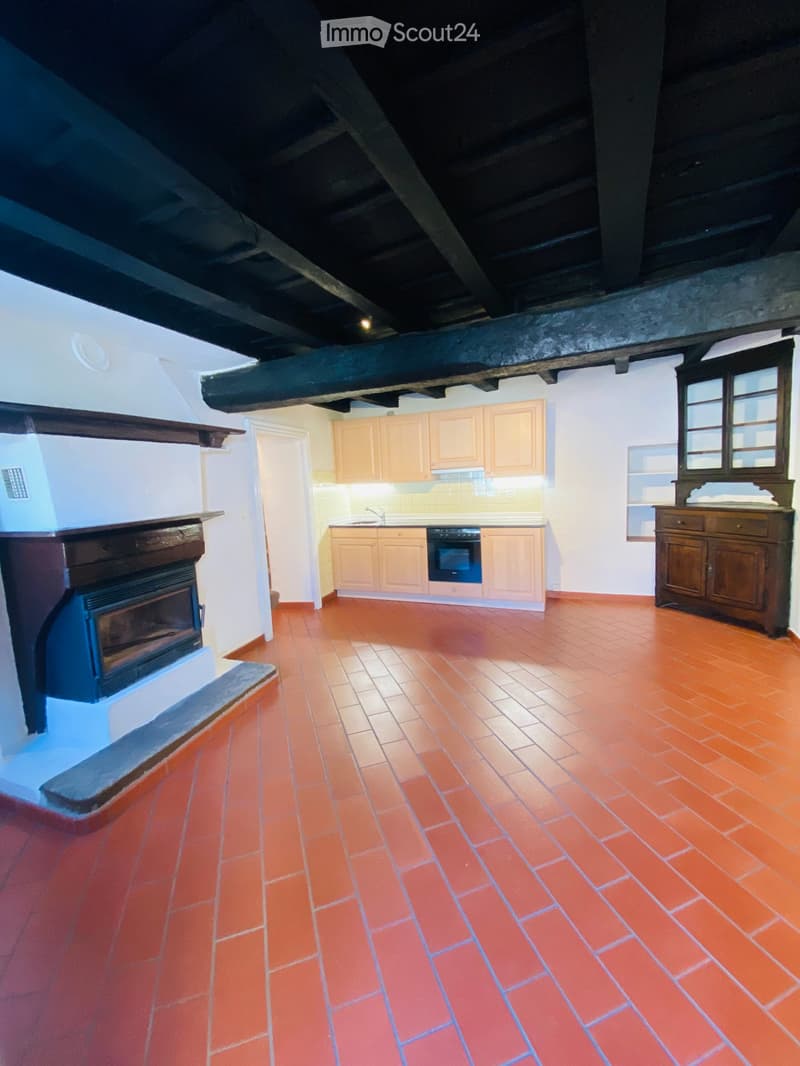 Spacious house in the splendid core of Brè (2)