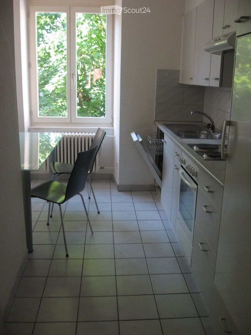 À louer : Appartement lumineux et moderne de 4,5 pièces avec véranda (2)