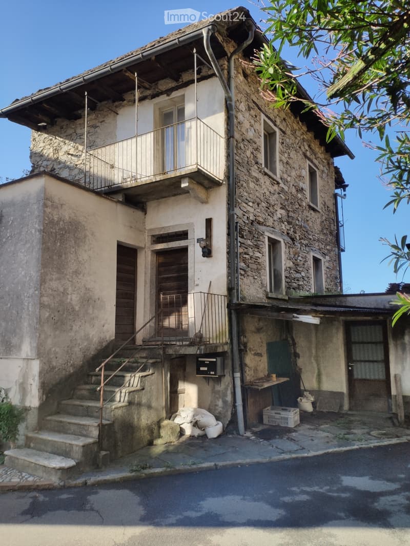 Sale of land with rural house to be renovated (4)