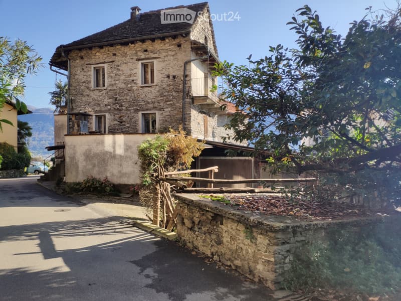 Sale of land with rural house to be renovated (2)