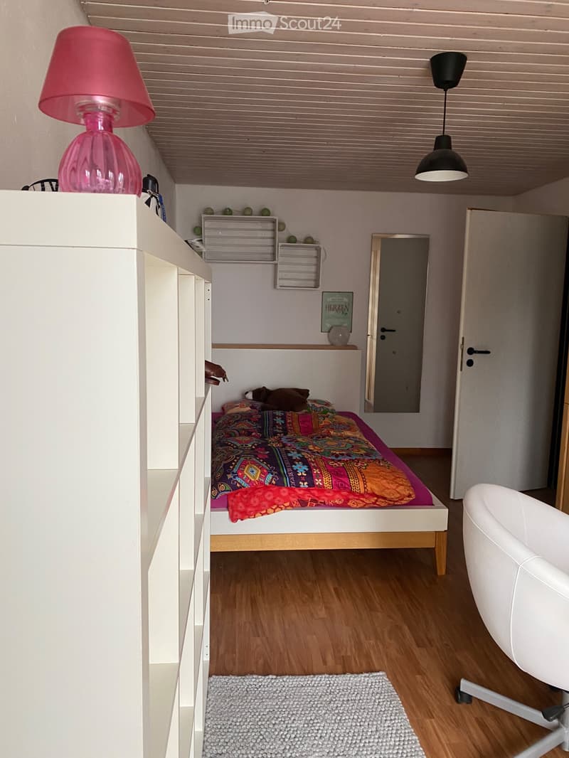 Schönes Zimmer für Wochenaufenthalter/in (2)