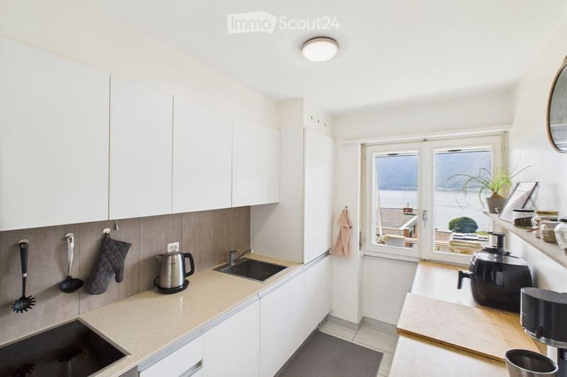 Beautiful Apartment with Lake View and Garden in Bissone (4)