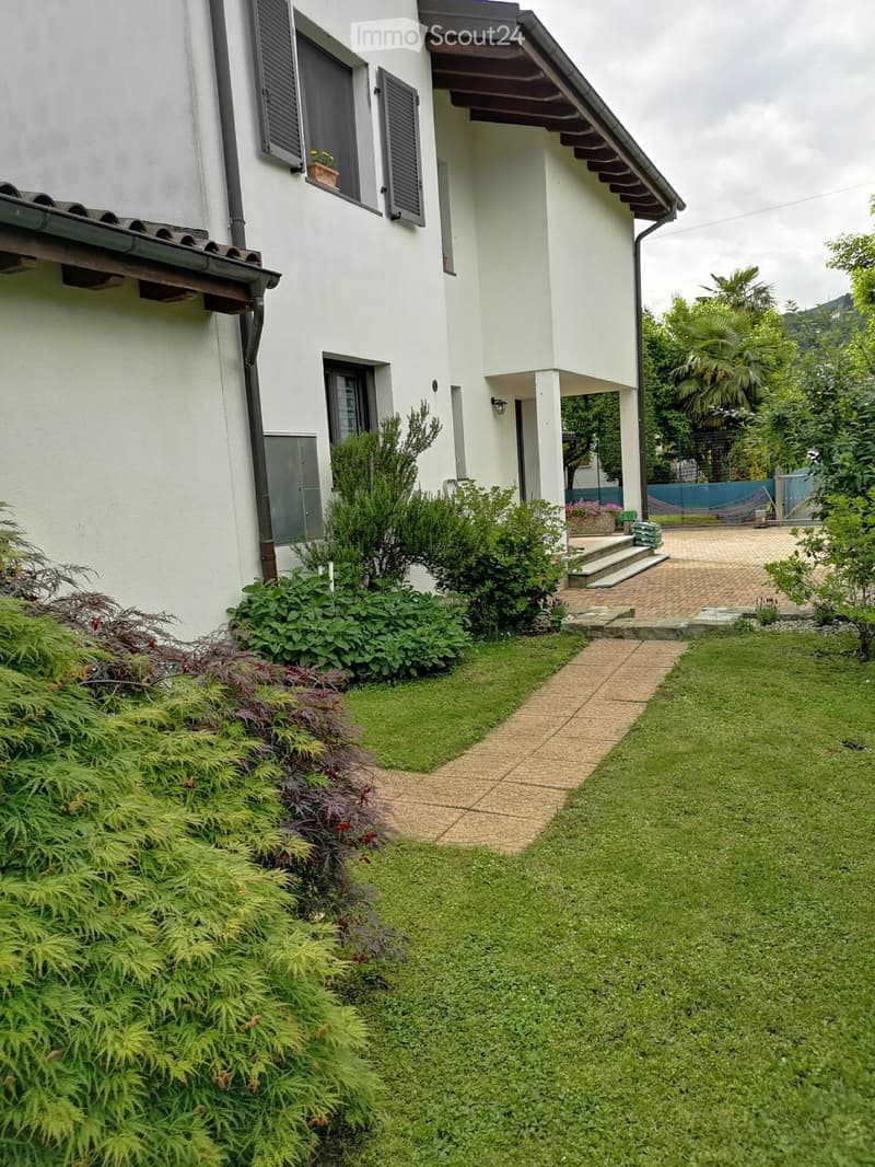 Beautiful 5.5-room villa with enchanting garden in Ligorgetto (4)