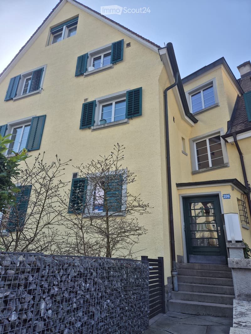 Office, studio or as a weekly residence. (5)