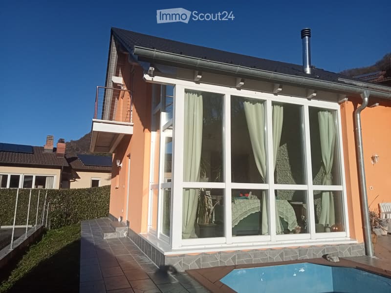 Vendesi casa unifamiliare con giardino (2)