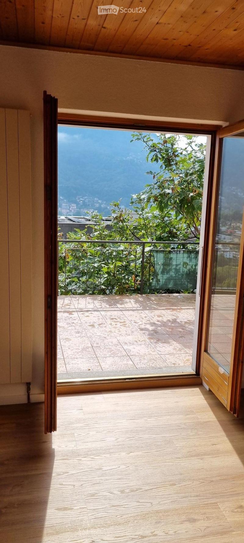 Bright apartment in Canobbio (2)