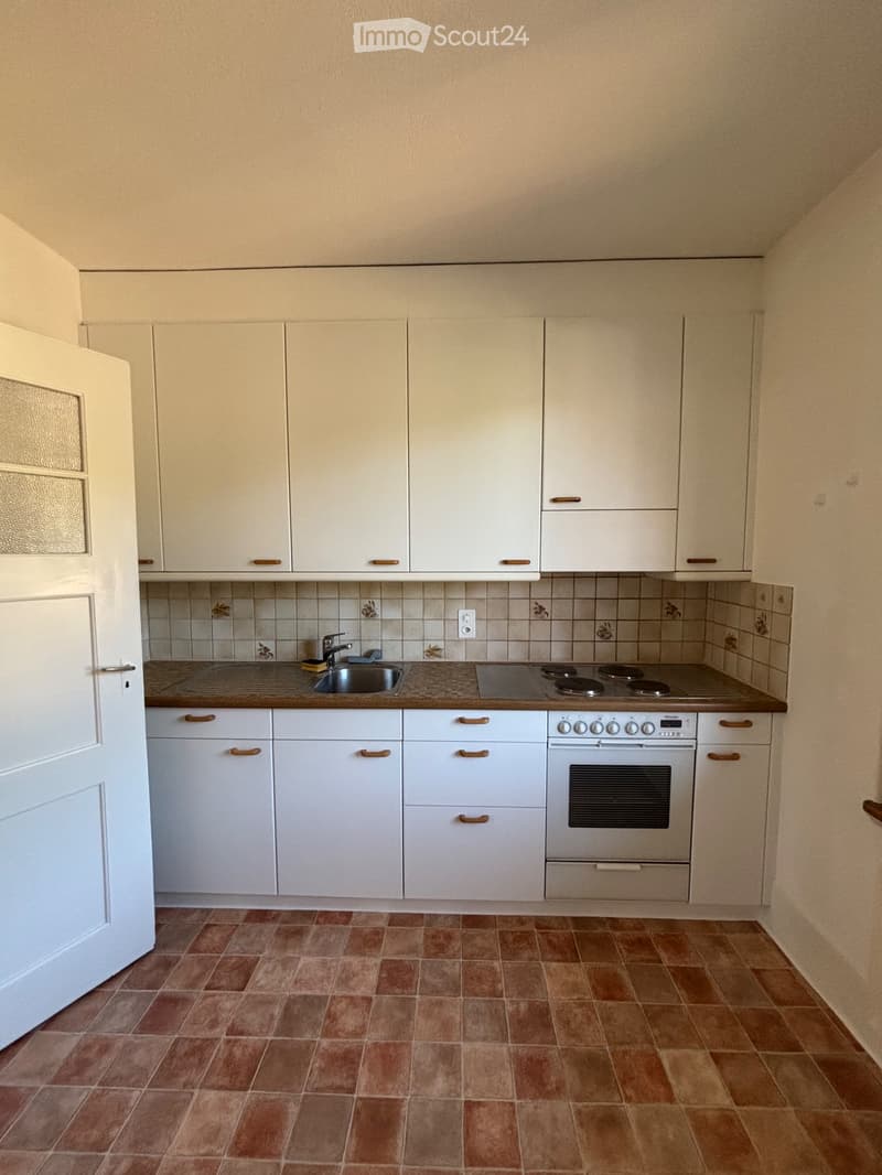 Bello appartamento in vecchio edificio di 4,5 locali in affitto. (2)