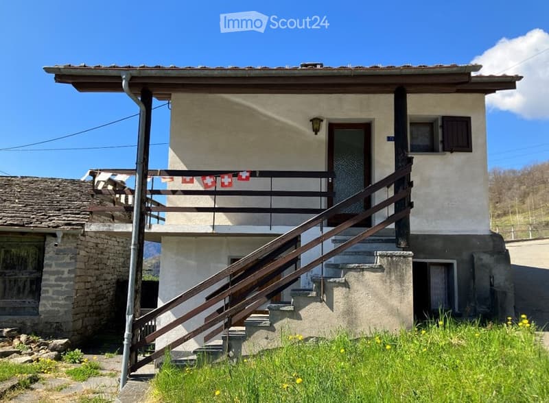 Casa vacanza e stall/rustico a Sta. Maria nel Calancatal (1)