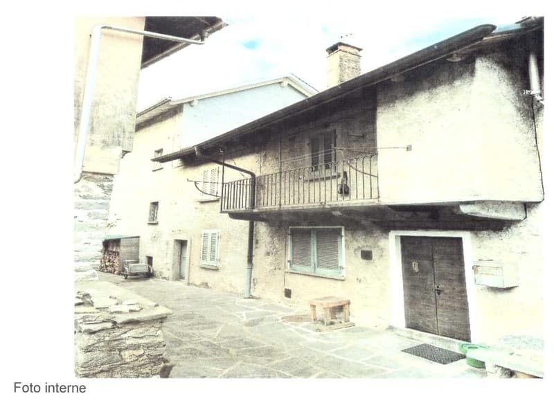 Wohnhaus zu verkaufen (2)