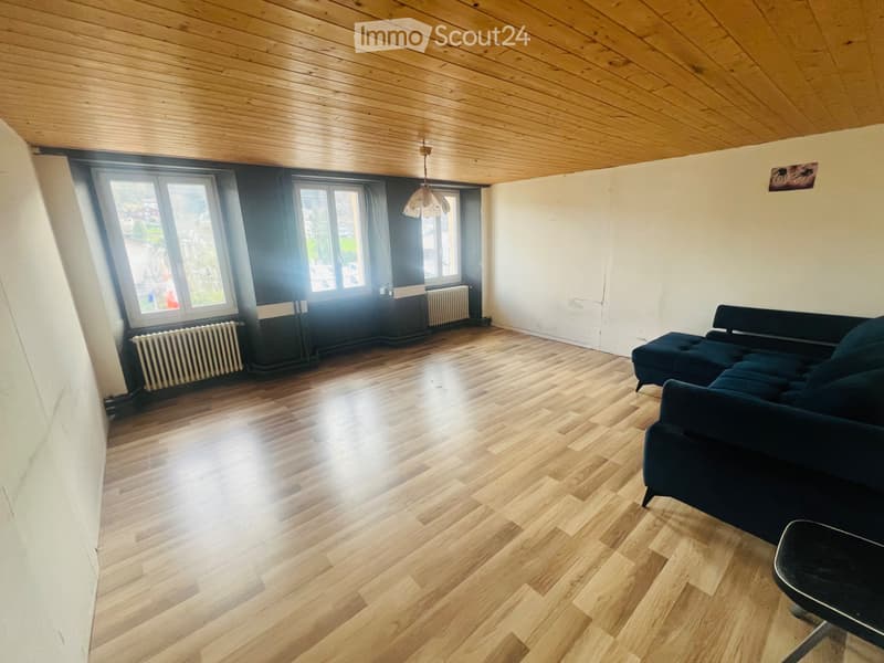 Grande maison avec 3 étages à louer (2)