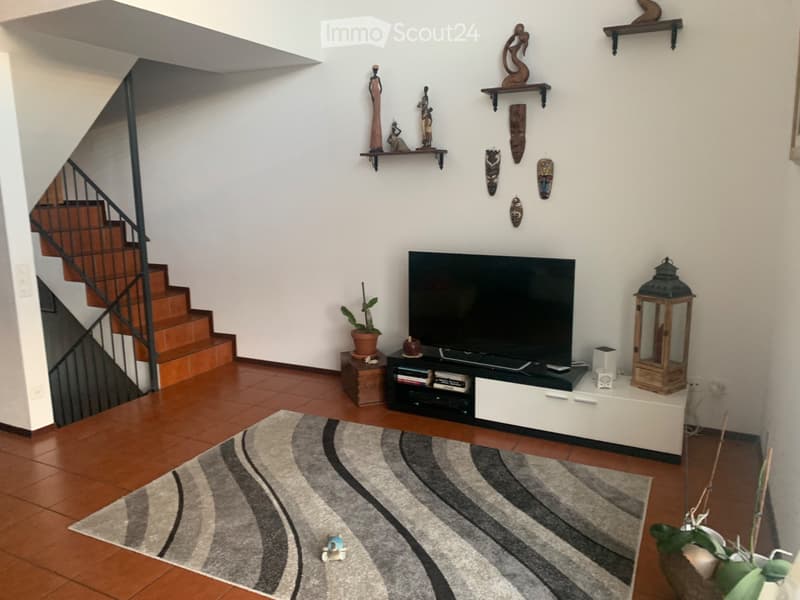 Selling semi-detached house (3)