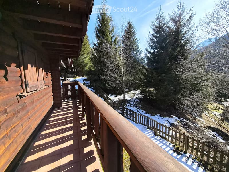 Schönes Doppelchalet mit Grundstück (2)