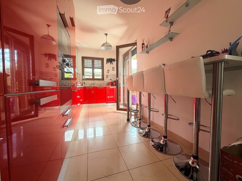 Moderne 4.5-Zimmer-Wohnung mit großer Terrasse in Bioggio (2)