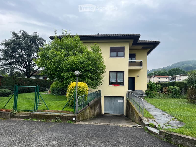Novazzano: vendesi ampia casa bifamiliare (1)