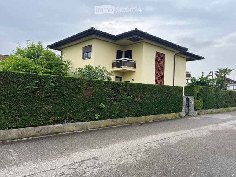 Novazzano: vendesi ampia casa bifamiliare (2)