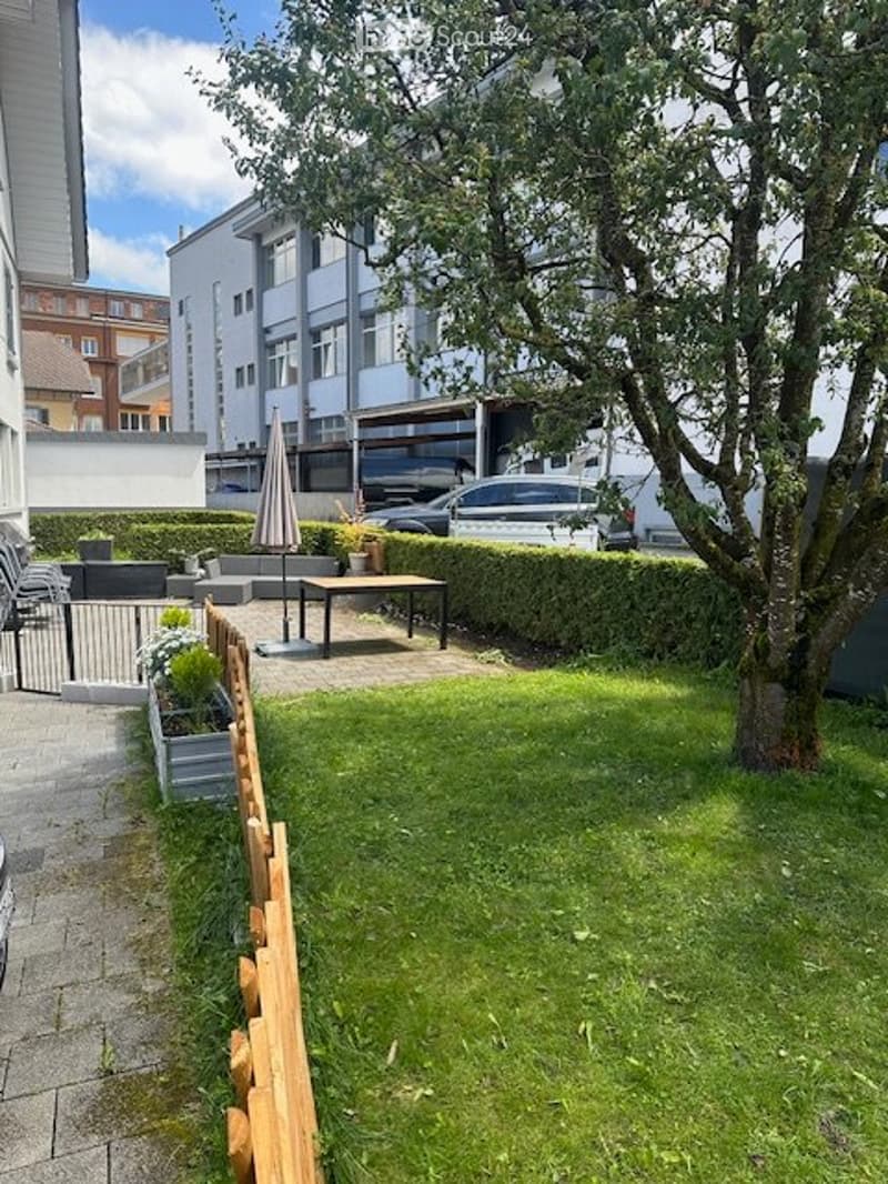 Renting a large 4.5-room apartment with a garden seating area (5)