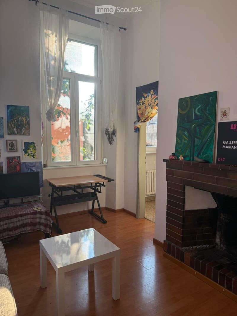 Zweizimmerwohnung in einem historischen Gebäude, mögliche Nutzung als Büro (4)