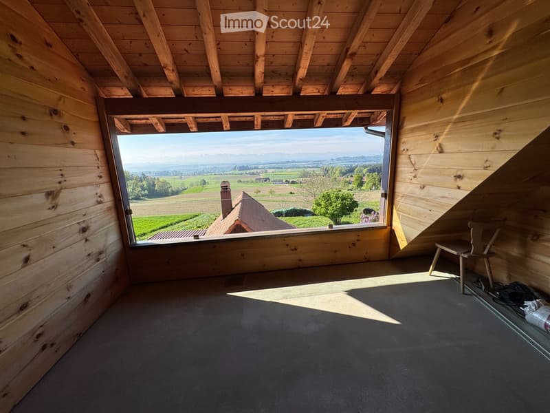 ERSTBEZUG: schöne 5.5 Zimmer Dachwohnung mit Galerie (4)