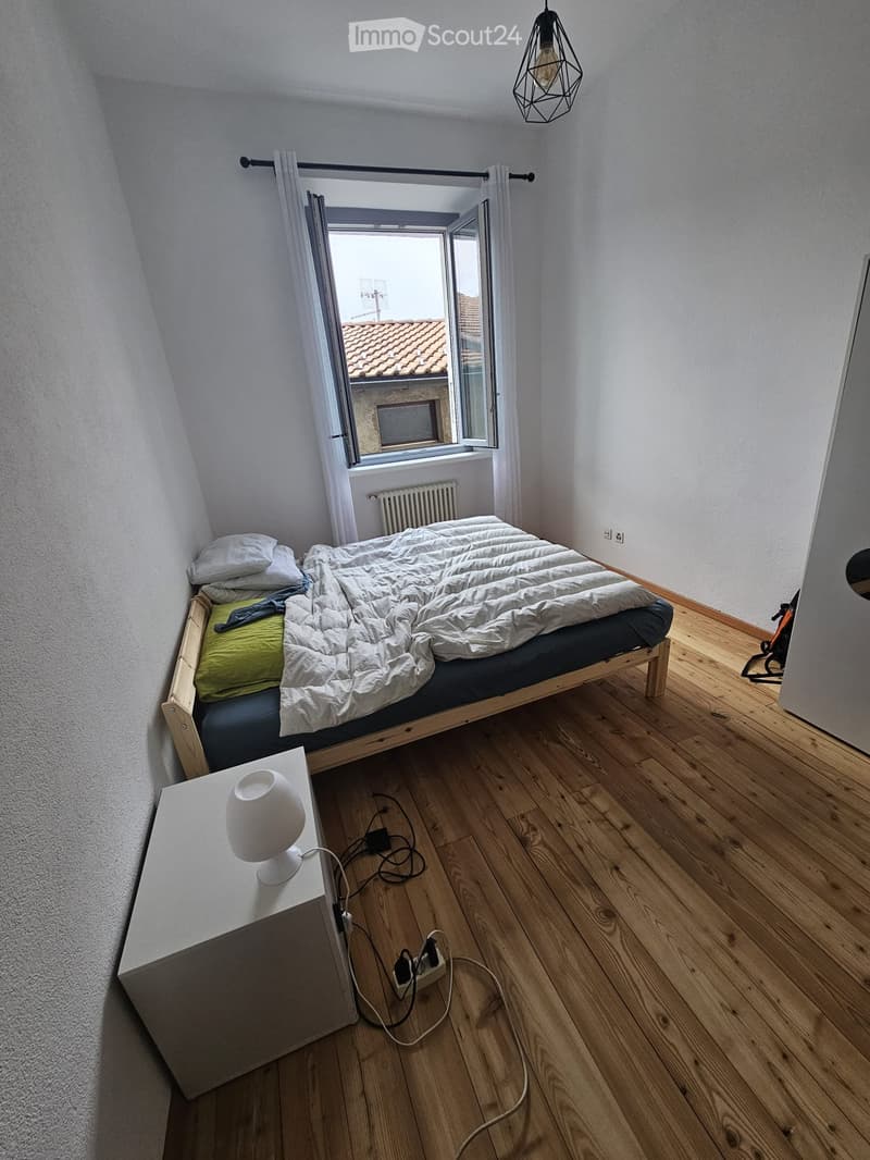 Großes Zimmer in einer WG zu vermieten (1)