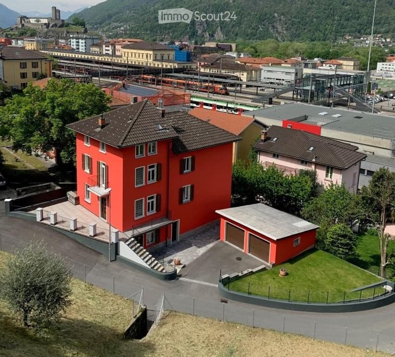 Haus mit 3 Wohnungen in Bellinzona-Daro, einzigartige Lage (1)