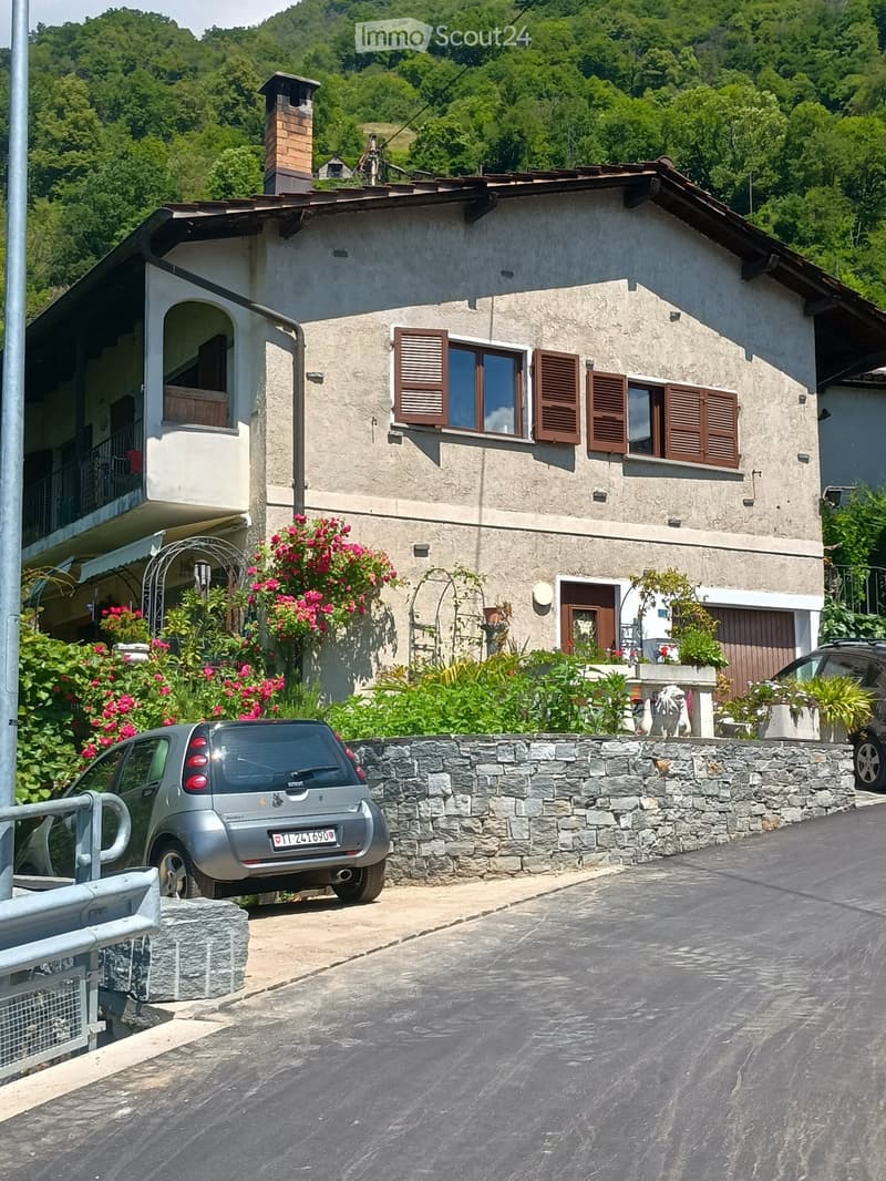 VENDESI VILLA A CUGNASCO VISTA LAGO (1)