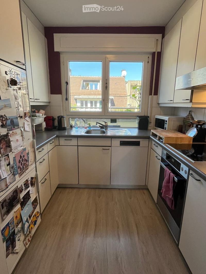 Top gelegene, helle 3-Zi.-Wohnung mit Balkon und Terrasse (3)